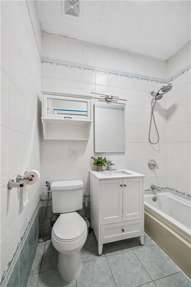 APT-4L - 1515 W 4 Th St, Condo with 3 bedrooms, 2 bathrooms and null parking in Brooklyn NY | Image 7