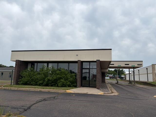 2812 Mall Dr, Eau Claire, WI 54701