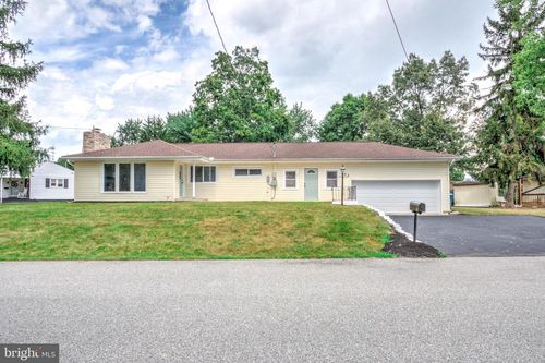 111 Lakeview Dr, CARLISLE, PA, 17013-1038 | Card Image