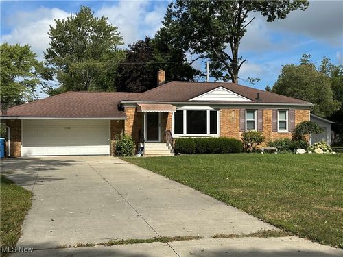 37658 Lake Dr, Avon, OH, 44011-1136 | Card Image