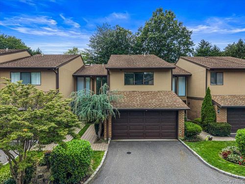 48 Wimbledon Dr, Roslyn, NY, 11576-3082 | Card Image