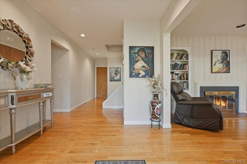 734 Berry Ct, West Hempstead, NY, 11552-3401 | Card Image