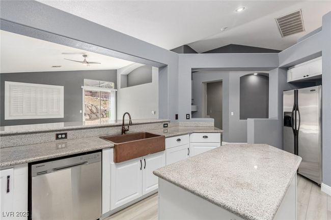 Kitchen | Image 12