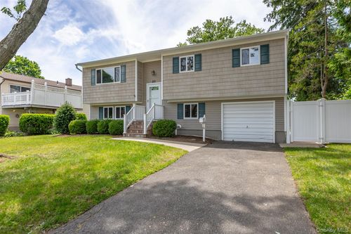 271 6th Ave, West Babylon, NY, 11704-3142 | Card Image