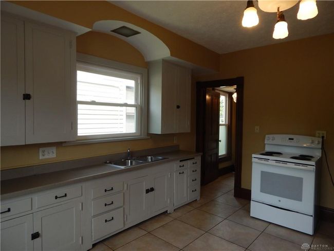 92 E Franklin St, House other with 3 bedrooms, 2 bathrooms and null parking in Centerville OH | Image 6