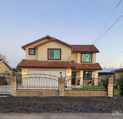 4812 Sammons Ave, Bakersfield, CA, 93307-3135 | Card Image