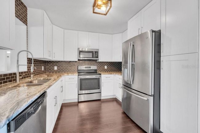 11015 S County Road 39, House other with 4 bedrooms, 2 bathrooms and null parking in Lithia FL | Image 9