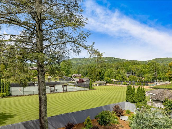 66 Country Club Village Drive, Condo with 3 bedrooms, 3 bathrooms and null parking in Lake Toxaway NC | Image 39