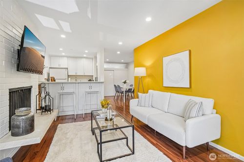 107-901 5th Ave N, Seattle, WA, 98109-3973 | Card Image