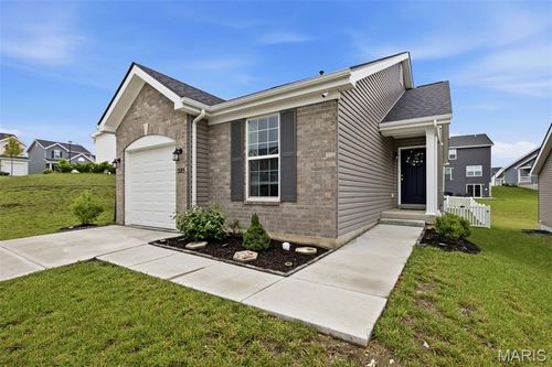 3215 White Pine Dr, Imperial, MO, 63052-3007 | Card Image