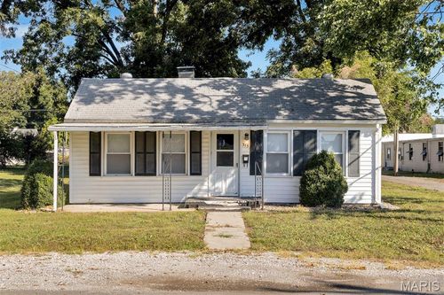 315 E Illinois St, Trenton, IL, 62293-1625 | Card Image