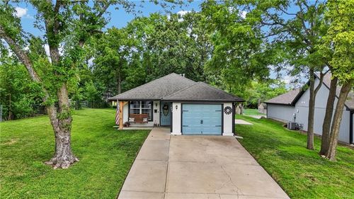 424 N Armstrong St, Pleasant Hill, MO, 64080-1314 | Card Image