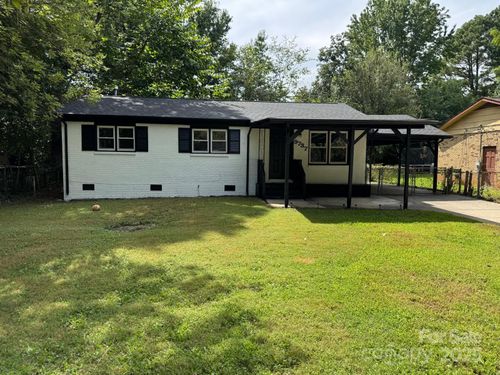 9737 Feldbank Dr, Charlotte, NC, 28216-2132 | Card Image