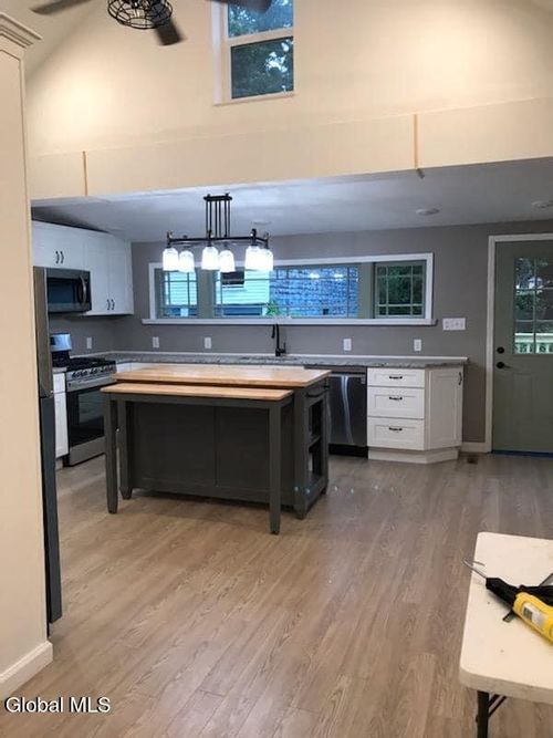 1st-122 N Ferry St, Schenectady, NY, 12305-1611 | Card Image