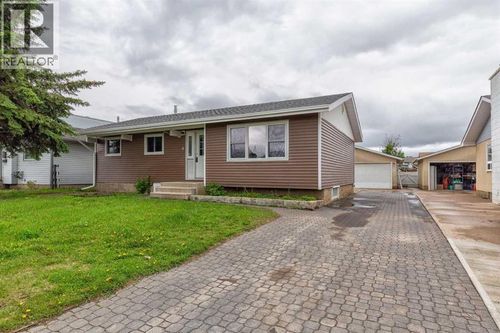 4 Mcleod St, Fort Mcmurray, AB, T9H1Z5 | Card Image
