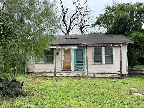 702 W Nettie Ave, Kingsville, TX, 78363-3669 | Card Image