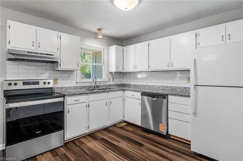 2907 Patio Pl, Greensboro, NC, 27405-5475 | Card Image