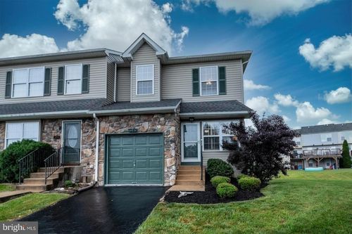 1240 Pin Oak Dr, PERKIOMENVILLE, PA, 18074-9454 | Card Image