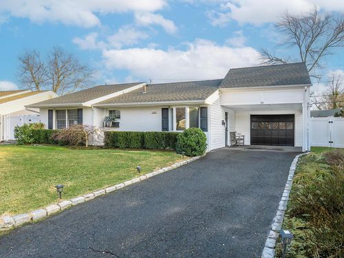 28 Southridge Drive, Glen Cove, NY, 11542 | Card Image