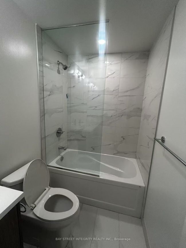 1509 - 28 Interchange Way, Condo with 2 bedrooms, 1 bathrooms and null parking in Concord ON | Image 13