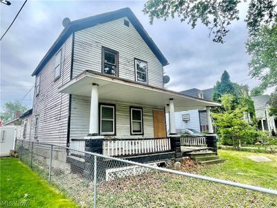 View of front of property with a front lawn and covered porch | Image 3