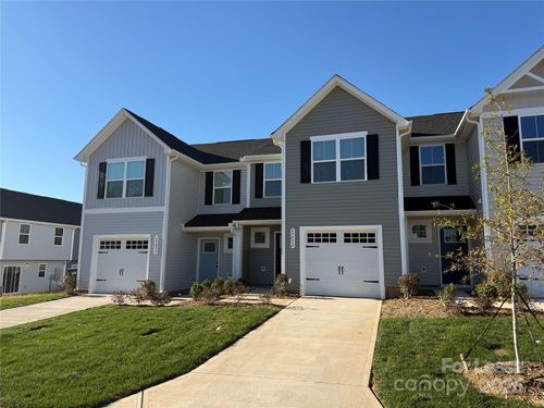 3903 15th Street Dr Ne, Hickory, NC, 28601-7542 | Card Image