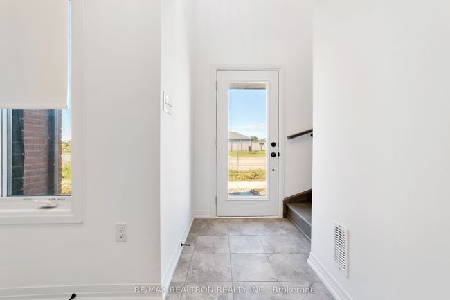 7 Fairlane Ave, House attached with 3 bedrooms, 1 bathrooms and 2 parking in Barrie ON | Image 16