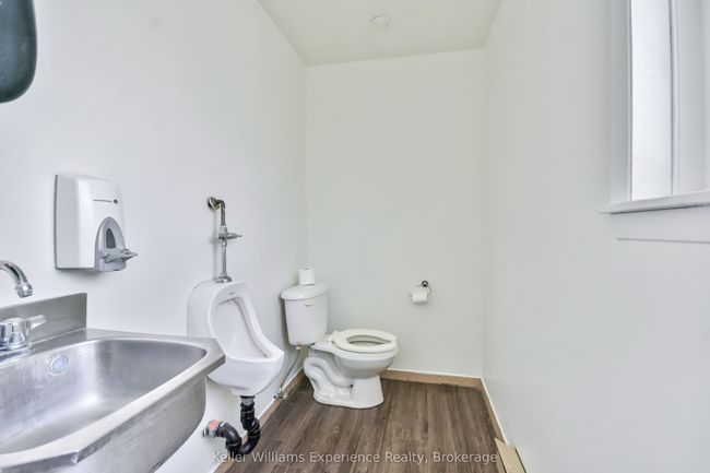 342 King St, Home with 0 bedrooms, 0 bathrooms and 4 parking in Midland ON | Image 22