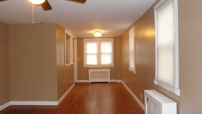 132 - 132 Virginia Ave, Condo with 2 bedrooms, 1 bathrooms and 1 parking in Bridgeport CT | Image 8