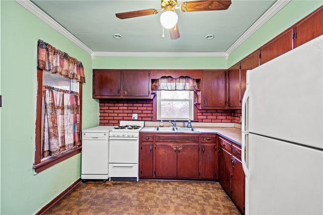 3910 Shepard Rd, House other with 3 bedrooms, 1 bathrooms and 2 parking in Gibsonia PA | Image 5