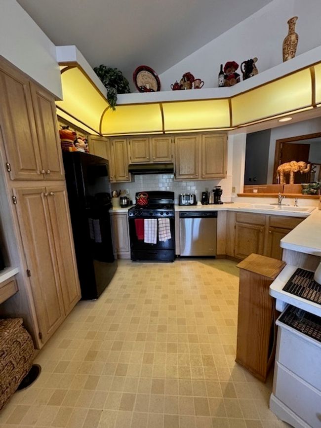 UNIT-603 - 6211 Maple St, Condo with 2 bedrooms, 2 bathrooms and 6 parking in MARENGO IL | Image 9