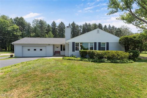 838 Riverside Dr, Painesville, OH, 44077-5205 | Card Image