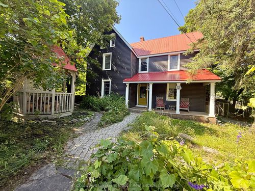 12 Lansdowne St W, Huntsville, ON, P1H1W1 | Card Image