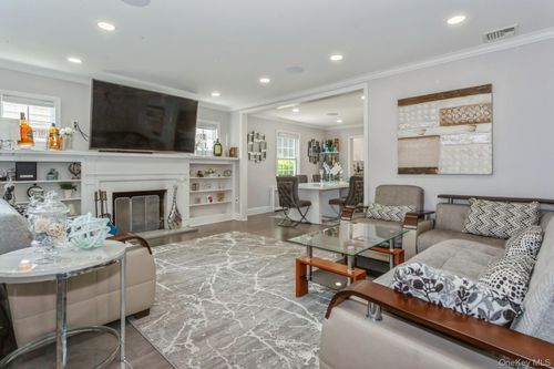 1 Howland Rd, East Rockaway, NY, 11518-1616 | Card Image