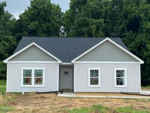 105 Chester Pl, Pikeville, NC, 27863-8143 | Card Image