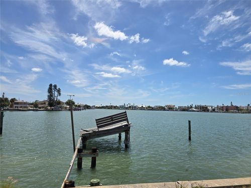 249 144th Ave, MADEIRA BEACH, FL, 33708-2194 | Card Image