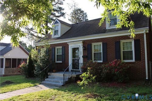 902 Hampton Rd, Petersburg, VA, 23805-2855 | Card Image