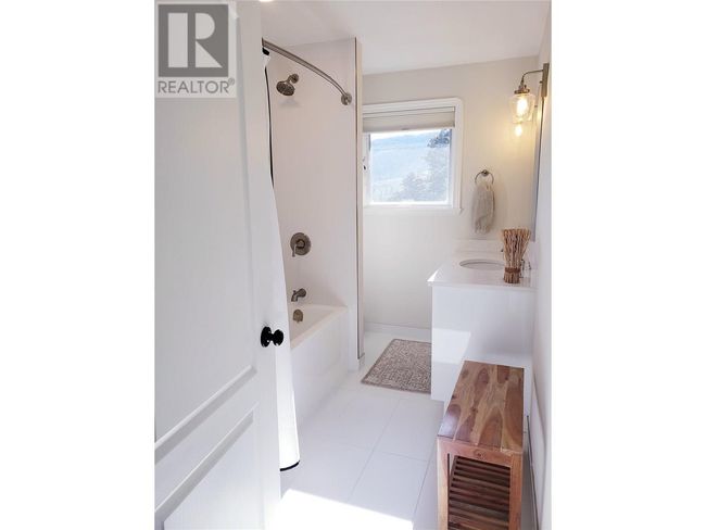 118 Sumac Ridge Dr, House other with 4 bedrooms, 3 bathrooms and 6 parking in Summerland BC | Image 23