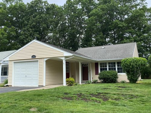 188 Canterbury Dr, Ridge, NY, 11961-2009 | Card Image