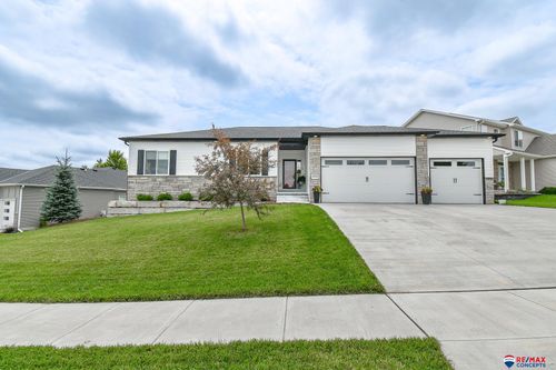 9731 Napa Ridge Dr, Lincoln, NE, 68526-9229 | Card Image