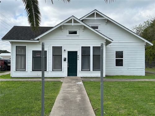 a-616 Hall St, Sinton, TX, 78387-3325 | Card Image
