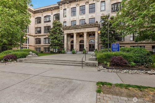 320-201 Galer St, Seattle, WA, 98109-5760 | Card Image