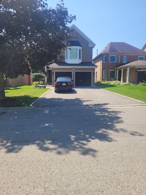 130 Widdifield Ave, Newmarket, ON, L3X1Z3 | Card Image