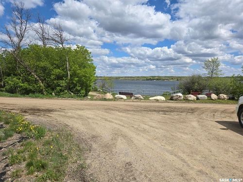 450 and 452 8th Street E, Regina Beach, SK, S0G4C0 | Card Image