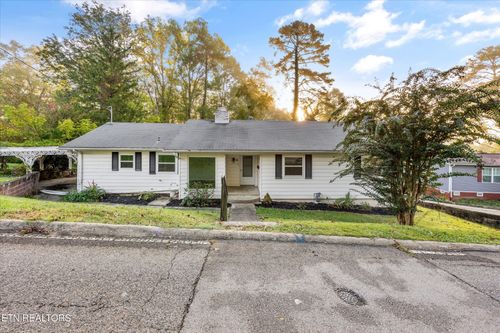 112 Georgia Ave, Oak Ridge, TN, 37830-5513 | Card Image