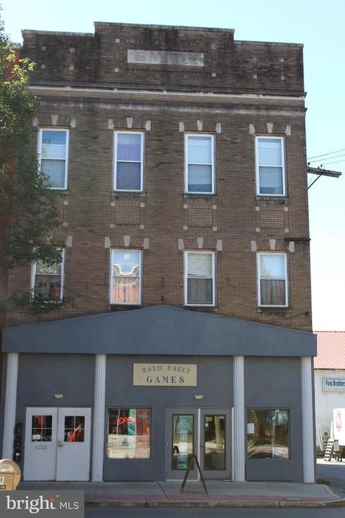 9 W 10th St, Tyrone, PA, 16686-1508 | Card Image