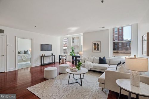 402-1811 Chestnut St, PHILADELPHIA, PA, 19103-3706 | Card Image