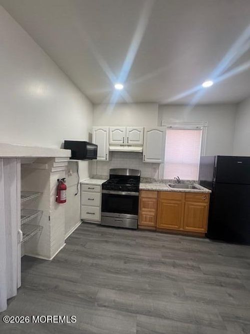 1-525 Franklin St, Elizabeth, NJ, 07206-1208 | Card Image