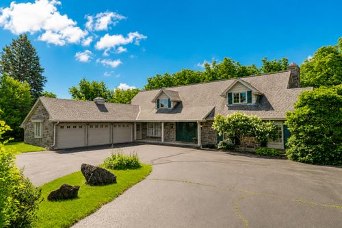 W215N5354 Ada Ct, Menomonee Falls, WI, 53051-6201 | Card Image