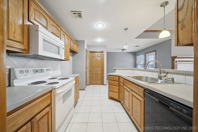 27310 W 15 Th St S, House other with 3 bedrooms, 2 bathrooms and null parking in Sand Springs OK | Image 13